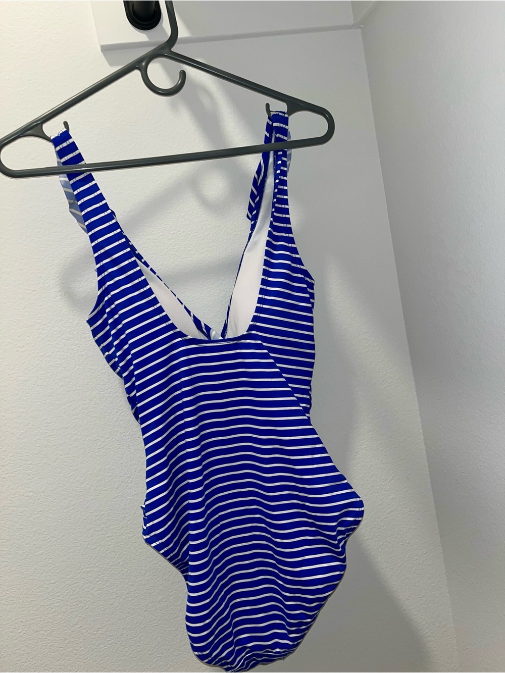 Lauren Ralph Lauren Blue/White Striped One-Piece Ruffled & Ruched Swimsuit Sz 10 - Picture 2 of 6